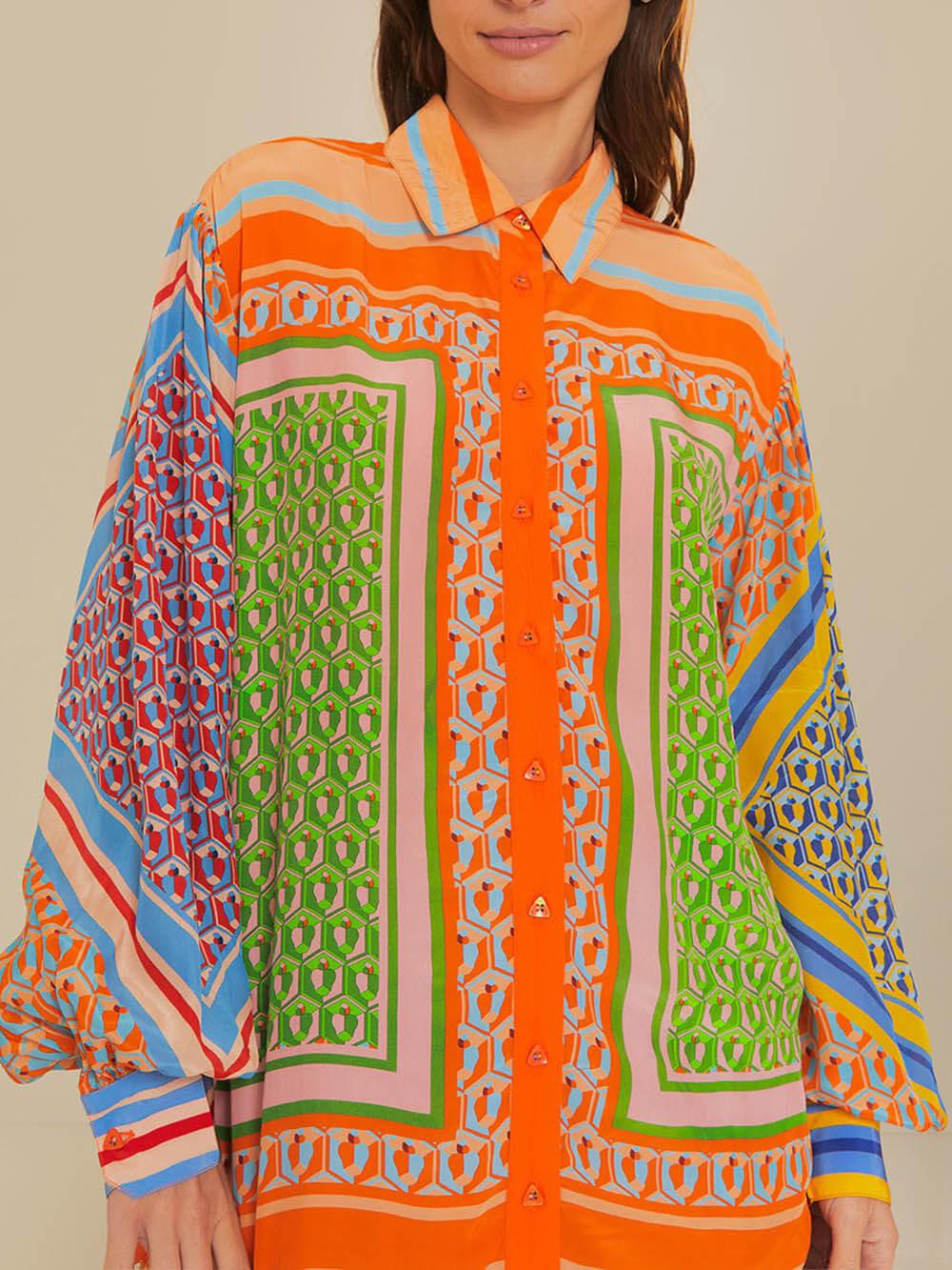 Camisa holgada con botones y mangas abullonadas