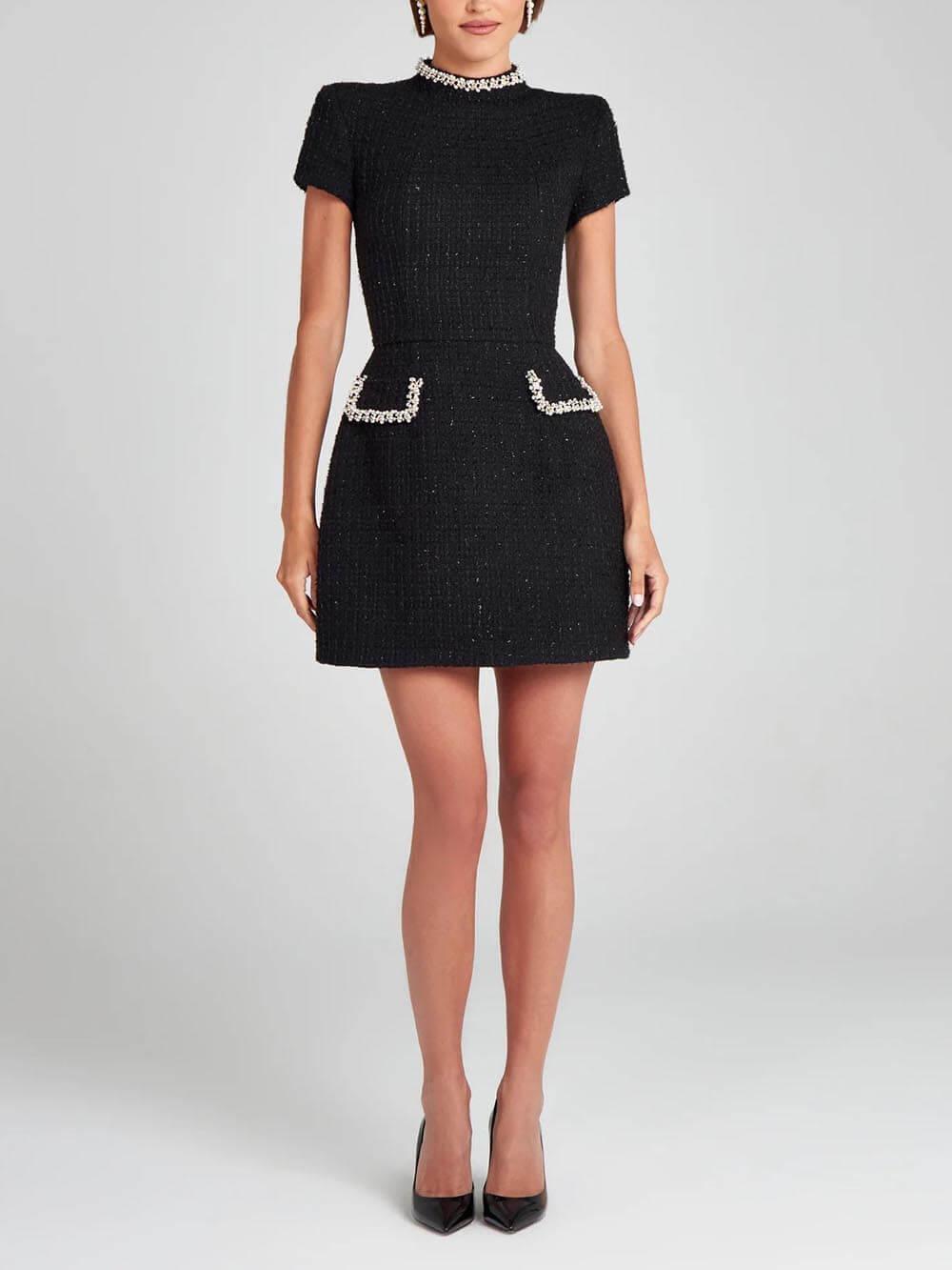 Vestido con bolsillo y ribete de perlas