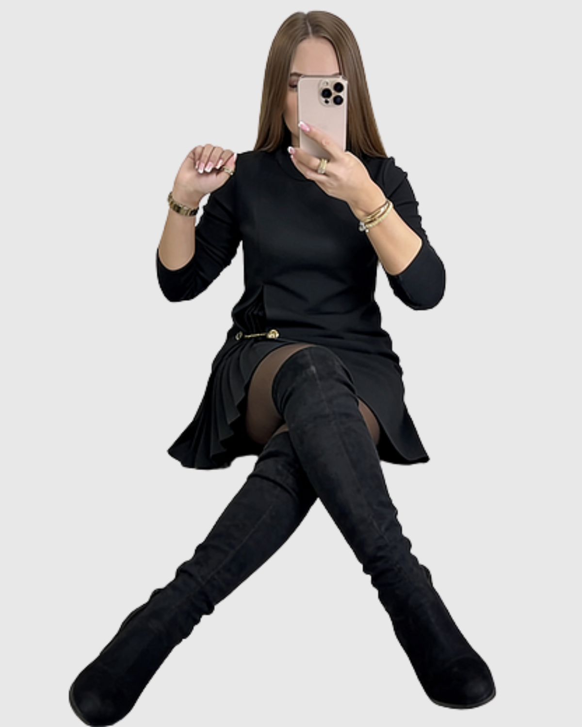 Elegante vestido con paneles plisados