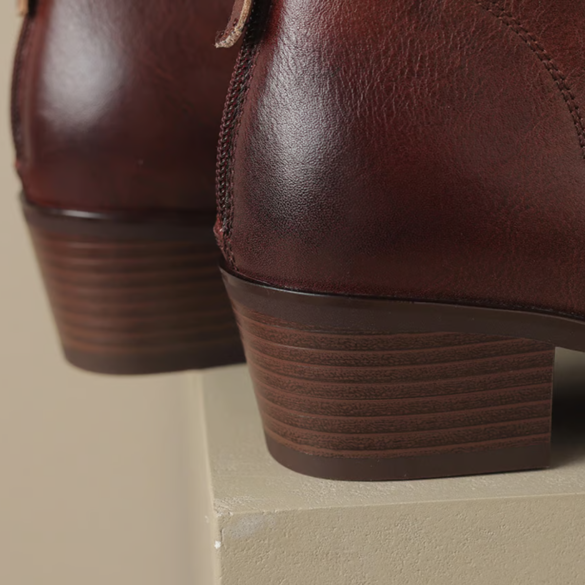 Botines con tacón bajo