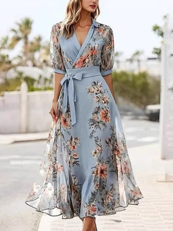 Vestido manga corta y lazo en la cintura con estampado