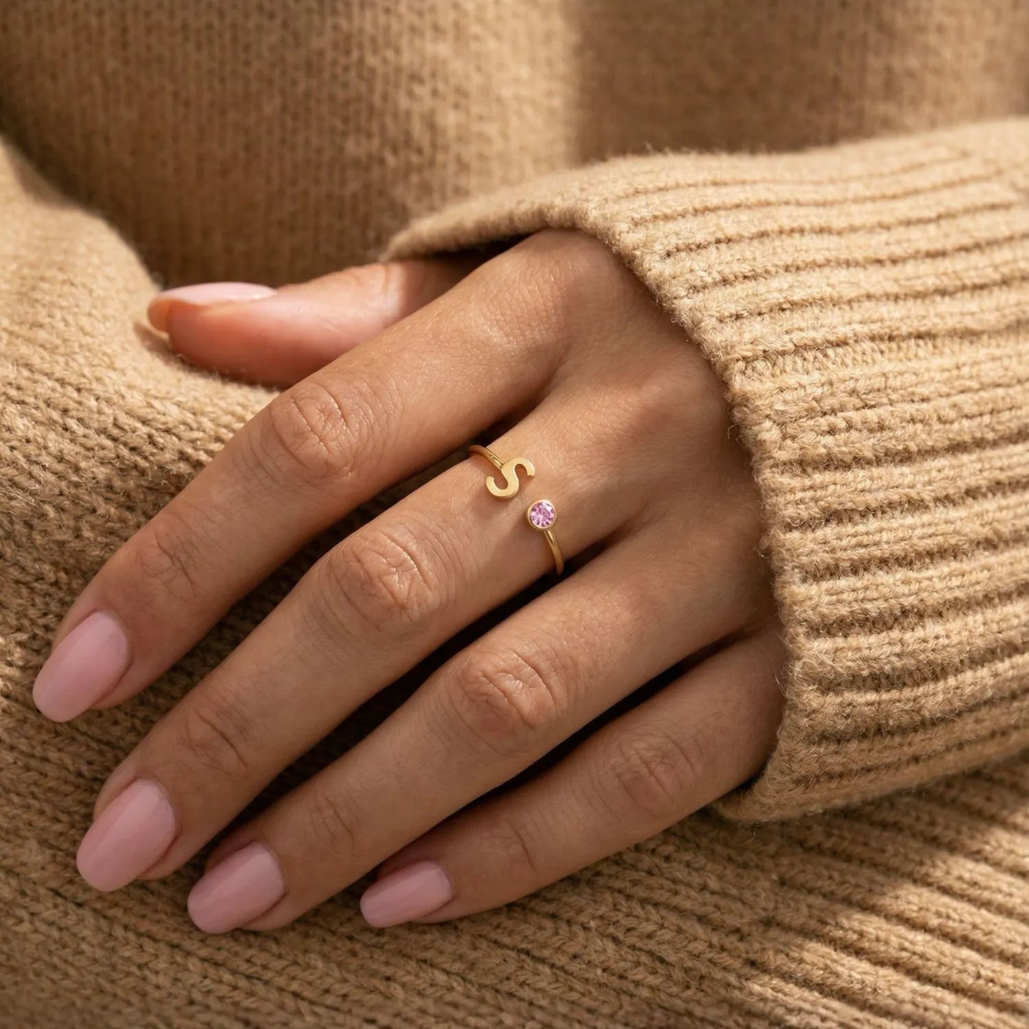 ANILLO CON INICIAL ABIERTO CON CIRCONITA