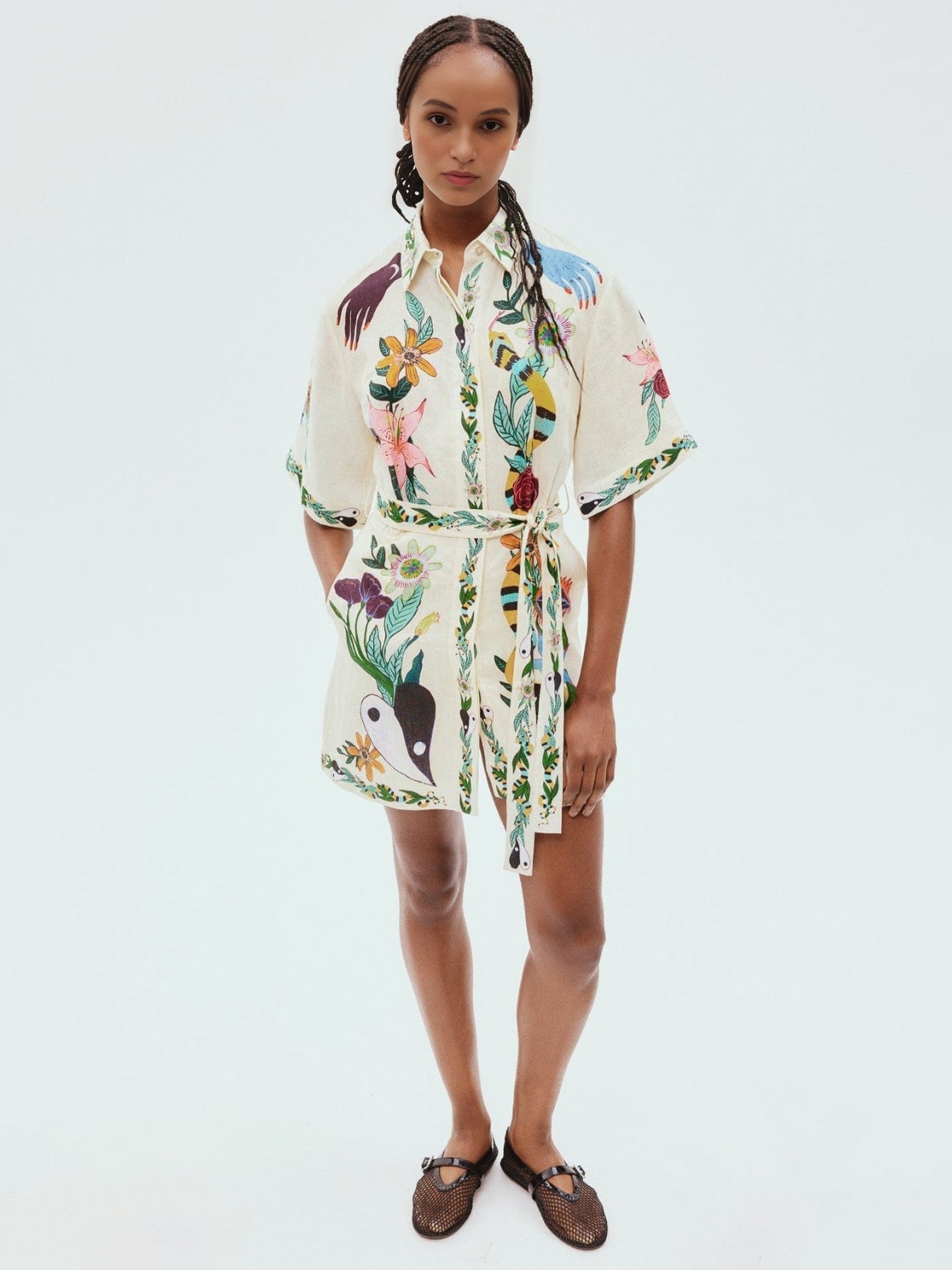 VESTIDO CAMISERO CON ESTAMPADO FLORAL Y LAZO EN LA CINTURA