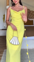 Vestido con tirantes de flores y espalda descubierta