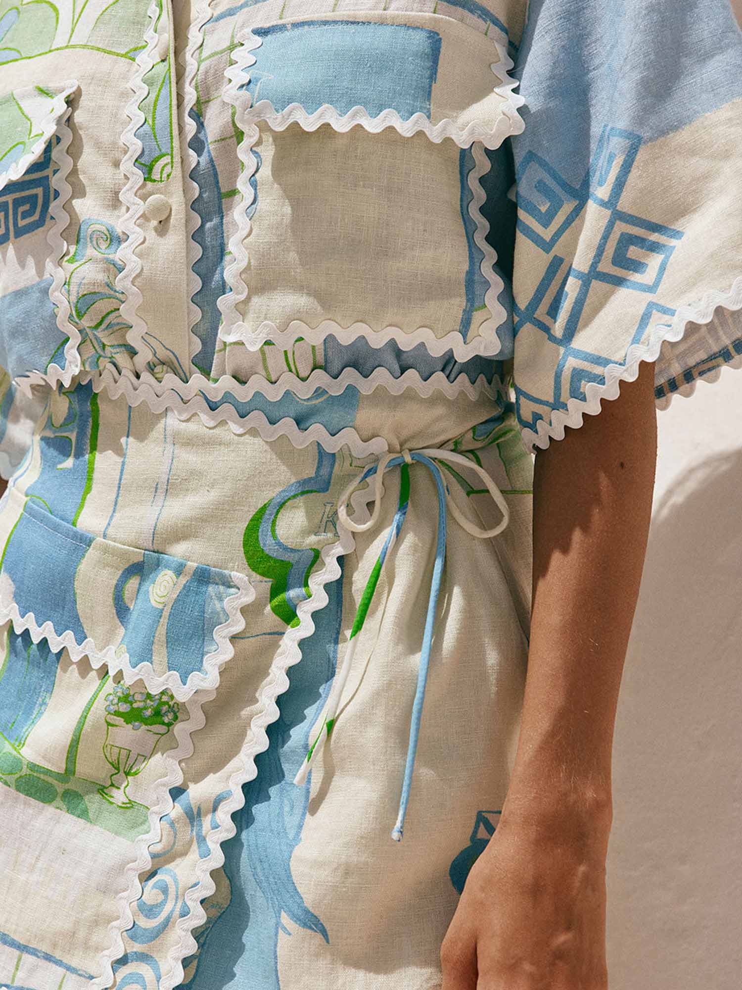 CONJUNTO ESTAMPADO CON FALDA CRUZADA