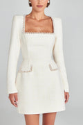 Vestido con bolsillo y ribete de perlas