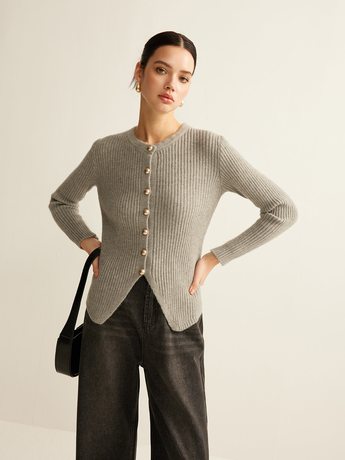 CARDIGAN CON BOTONES Y ABERTURA LATERAL
