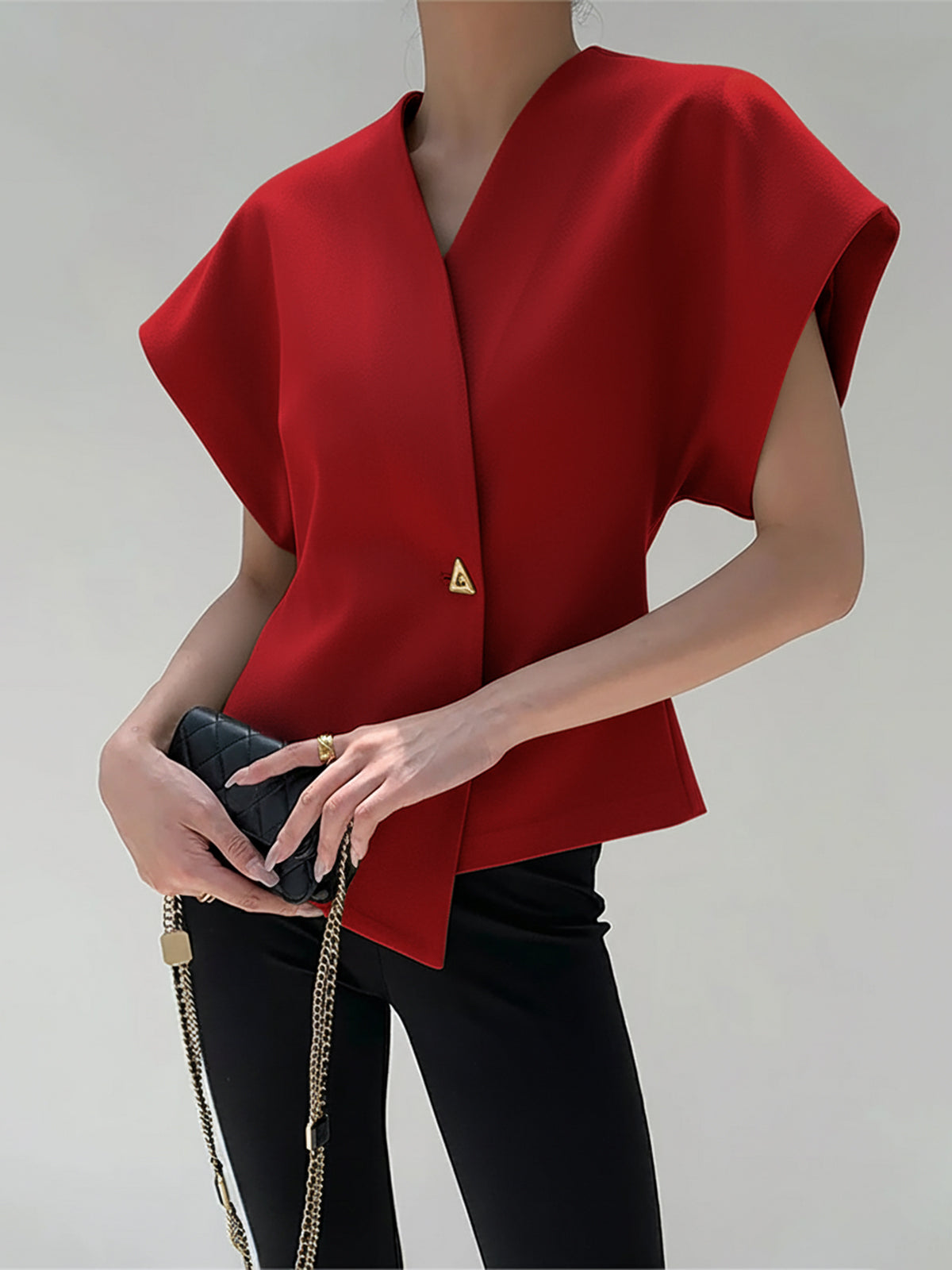 BLUSA MODERNO CON CUELLO EN V Y BOTONES