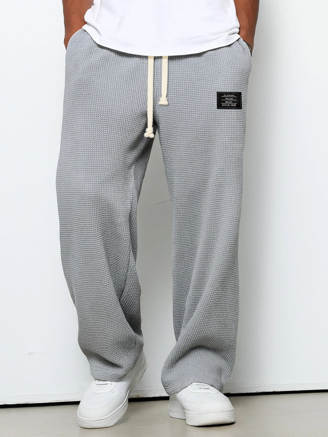 Pantalones con cintura ajustable y pierna ancha