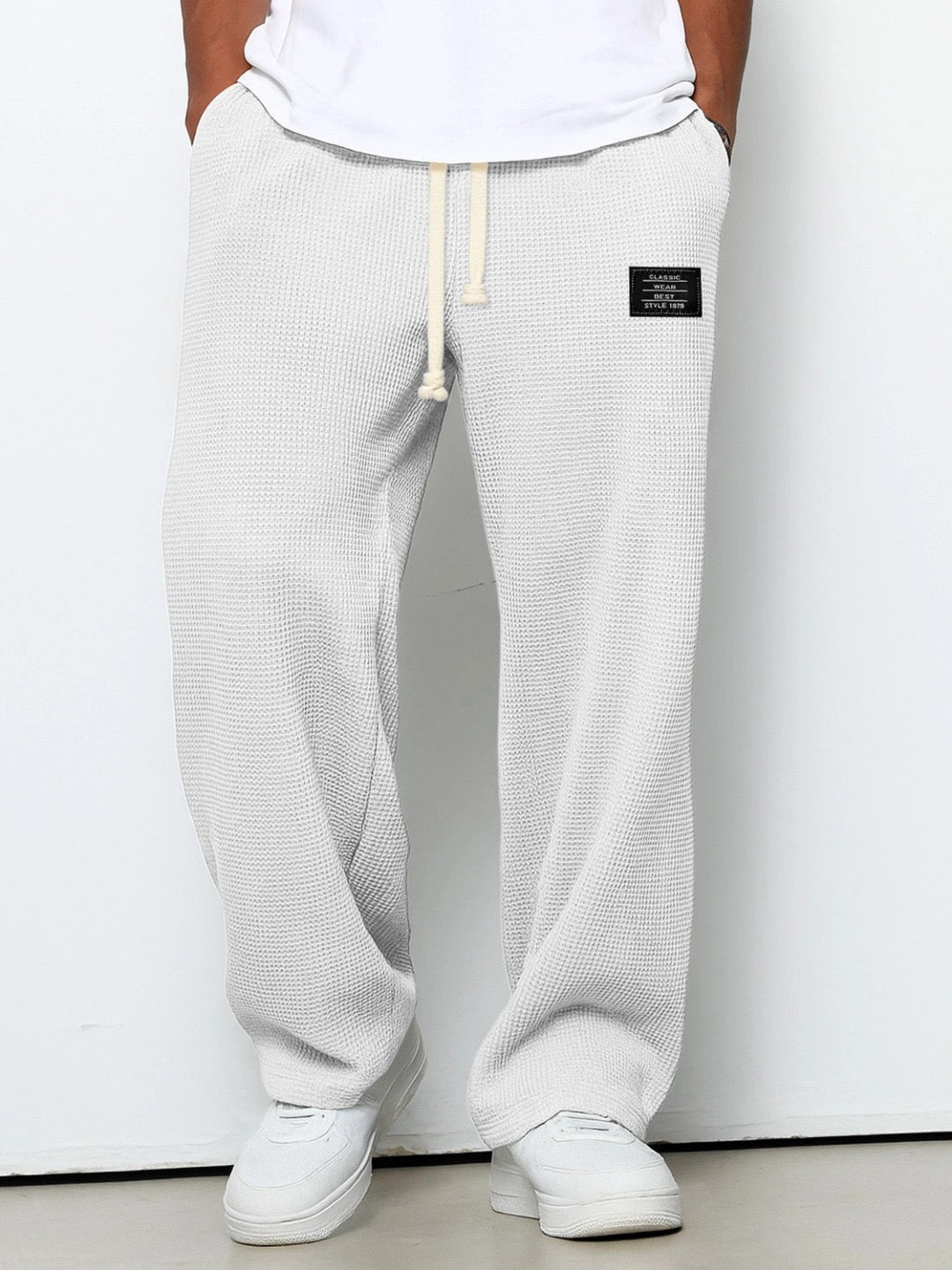 Pantalones con cintura ajustable y pierna ancha