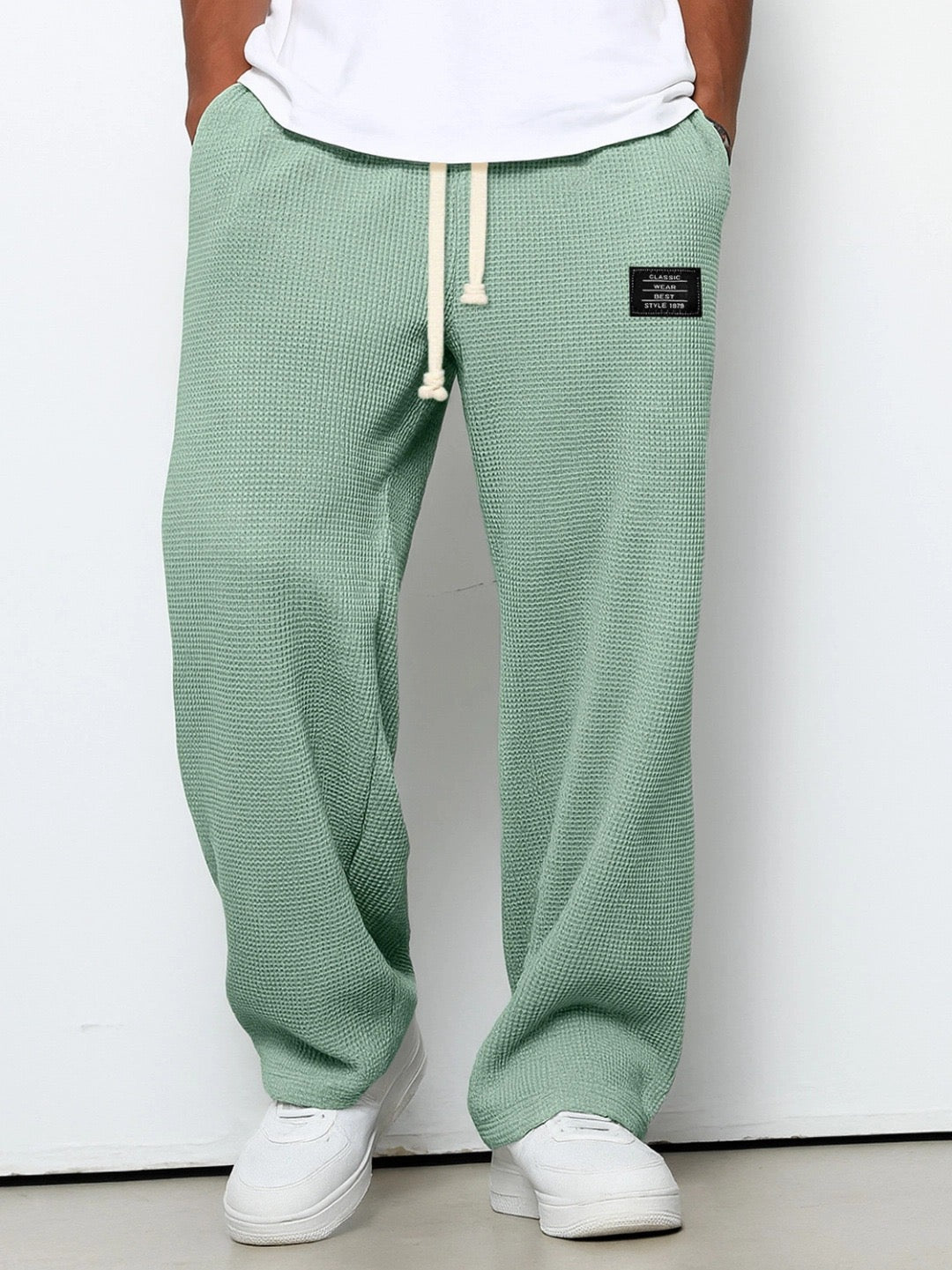 Pantalones con cintura ajustable y pierna ancha