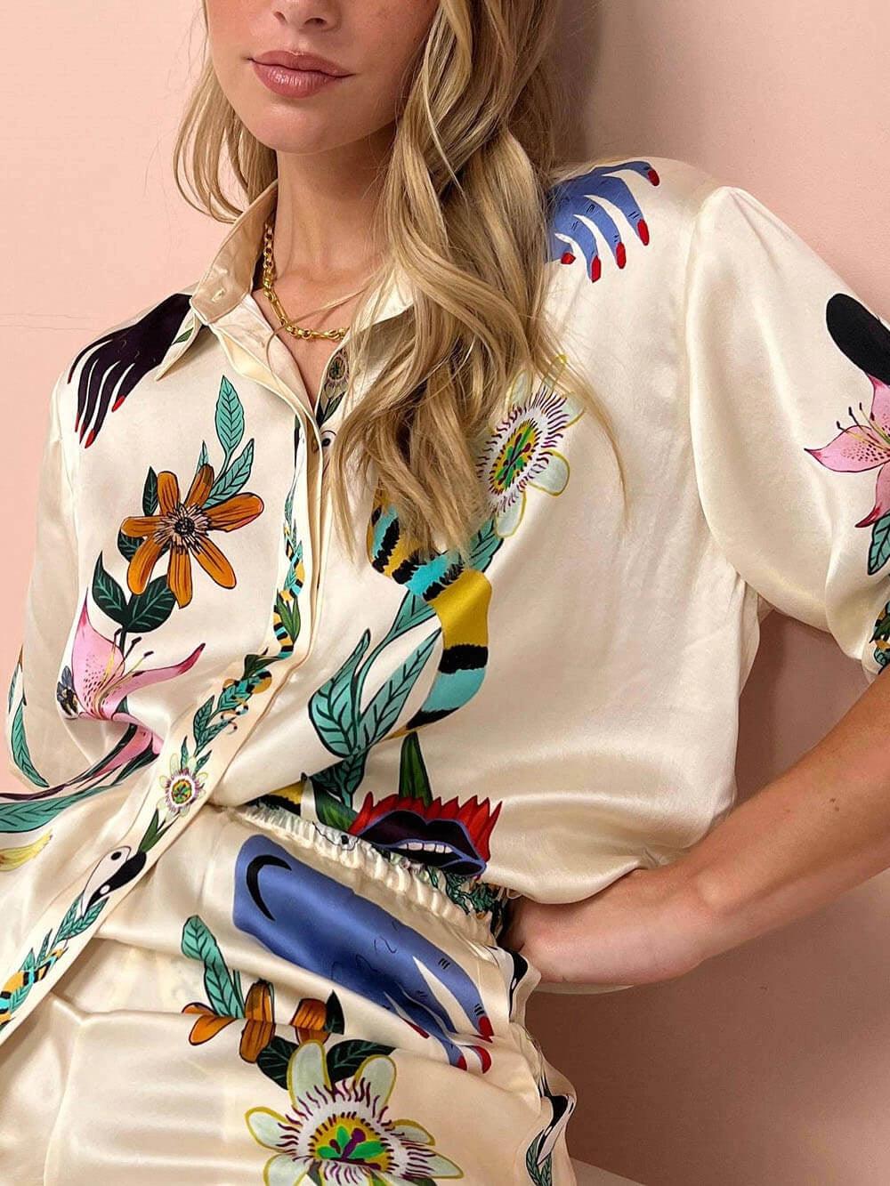 Conjunto de camisa y pantalones con estampado exclusivo en satén