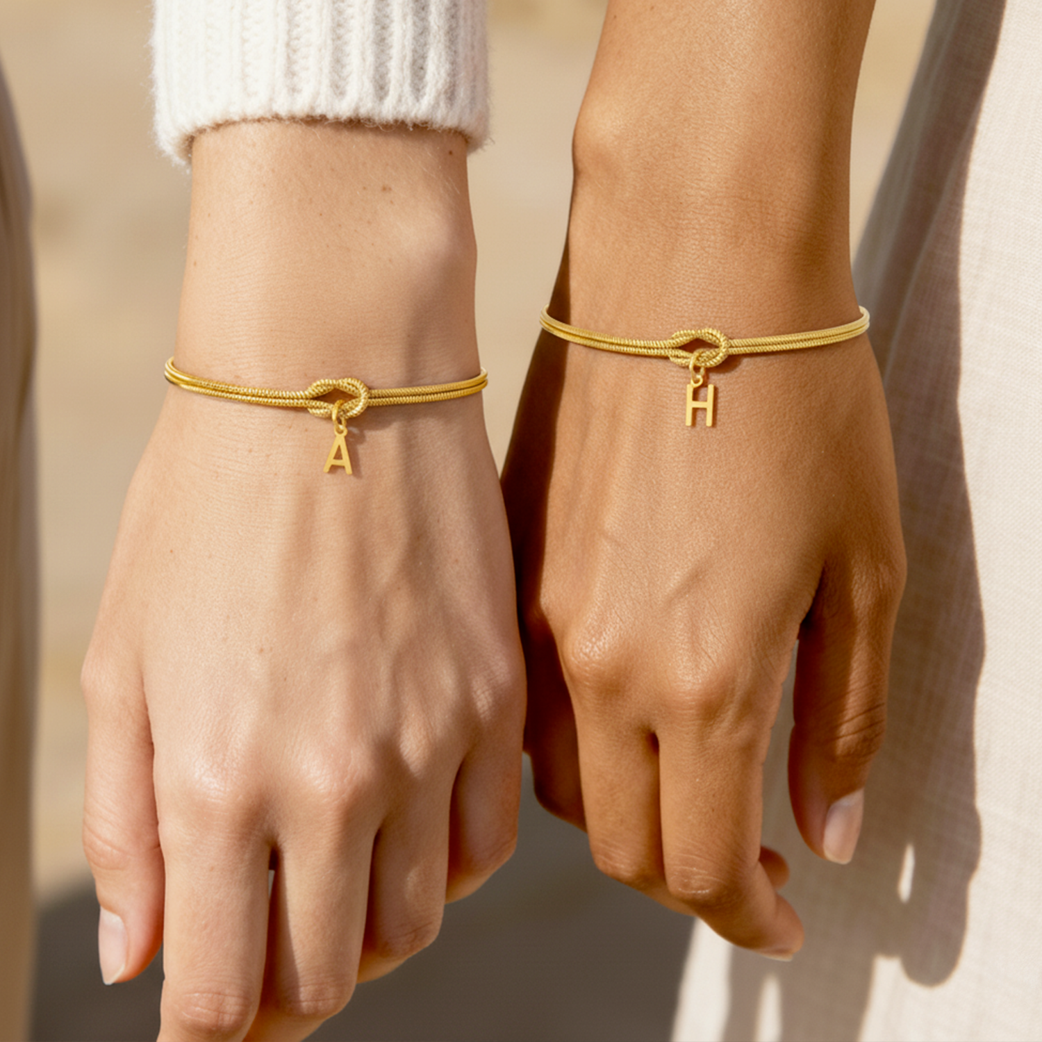 PULSERA NUDO CON INICIAL
