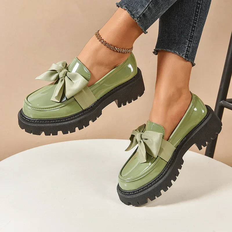Zapato de plataforma con lazo