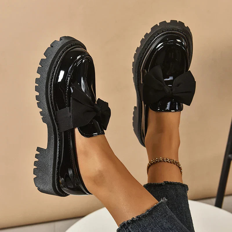 Zapato de plataforma con lazo