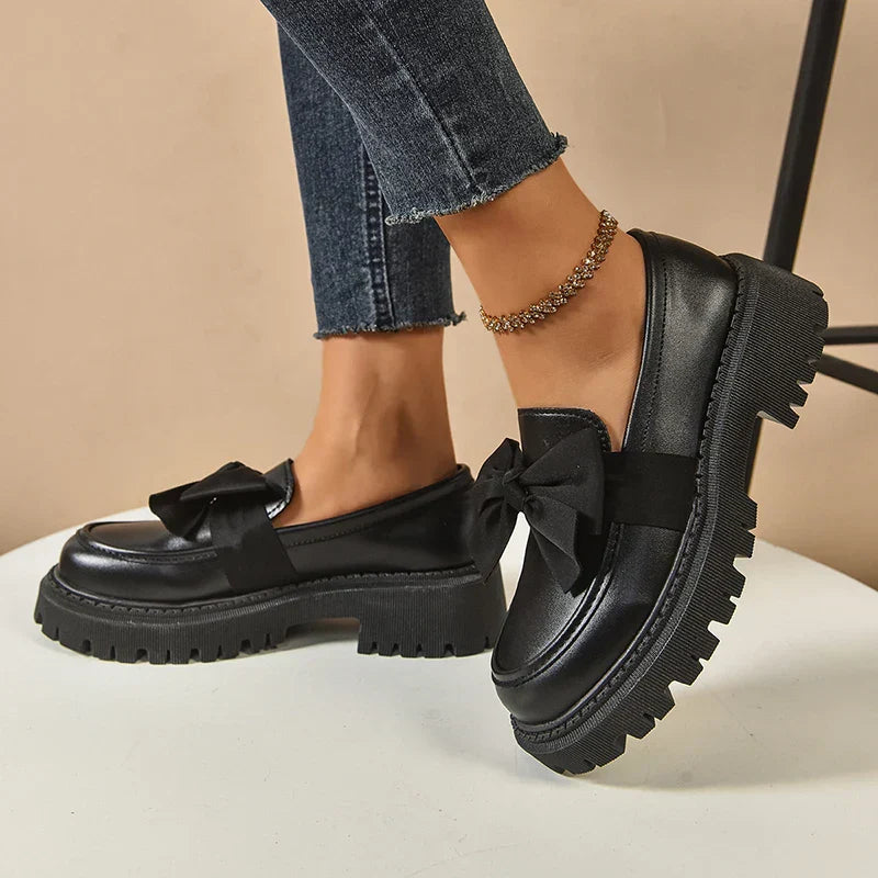 Zapato de plataforma con lazo