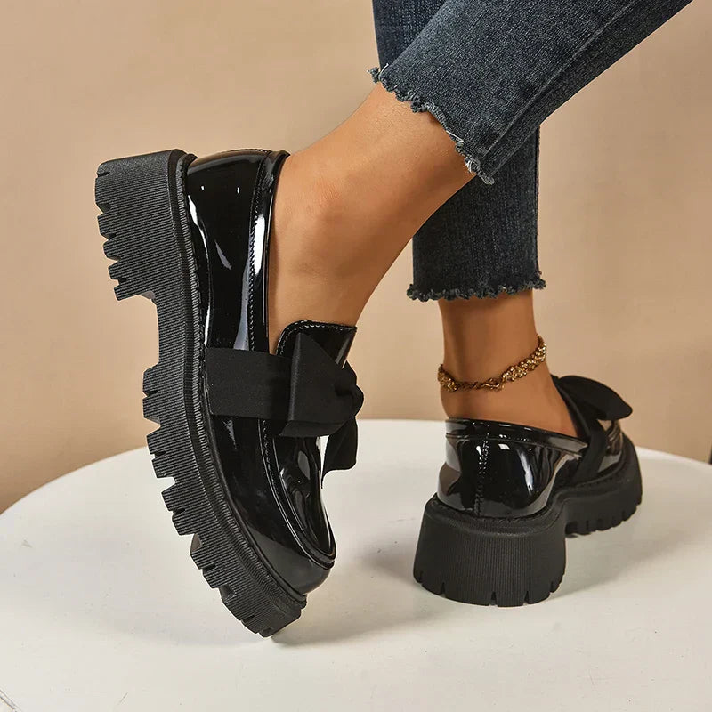 Zapato de plataforma con lazo