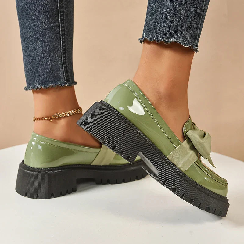 Zapato de plataforma con lazo