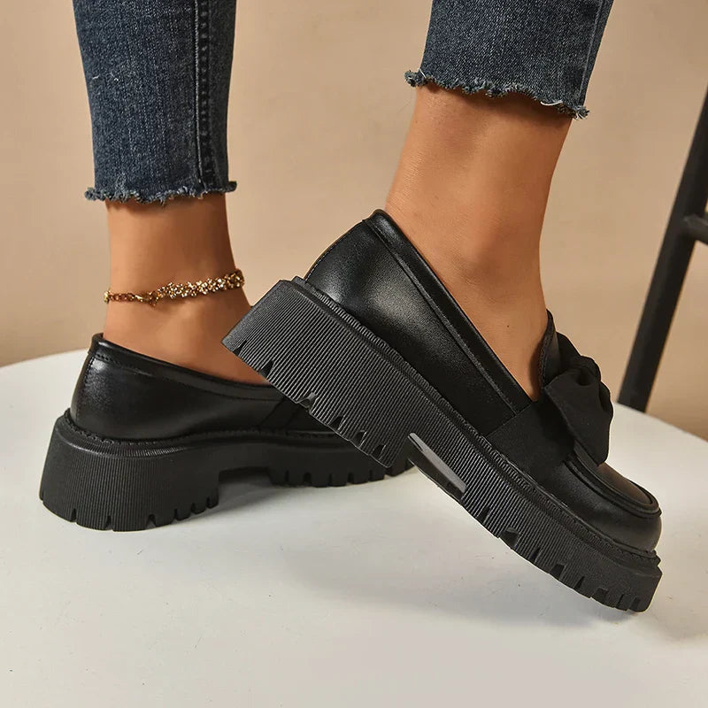 Zapato de plataforma con lazo
