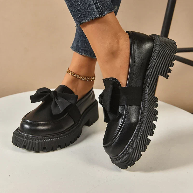 Zapato de plataforma con lazo