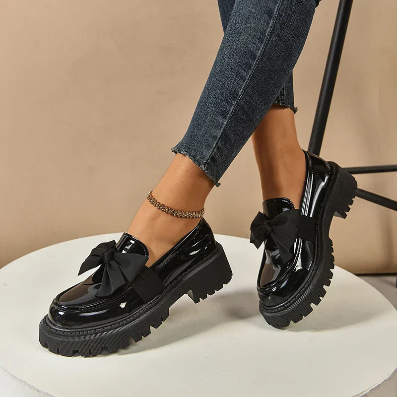 Zapato de plataforma con lazo