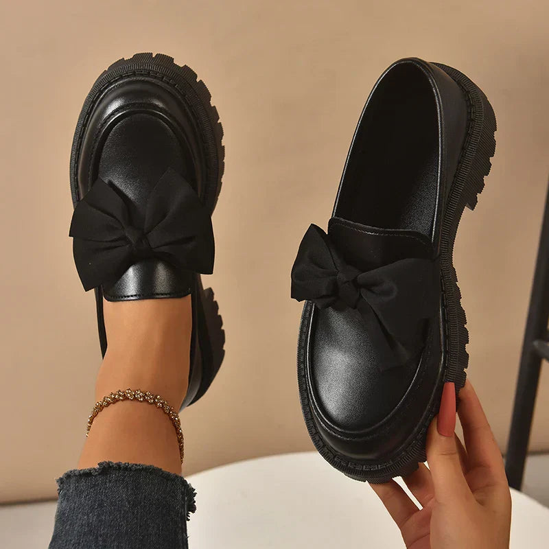 Zapato de plataforma con lazo