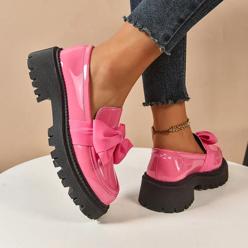 Zapato de plataforma con lazo