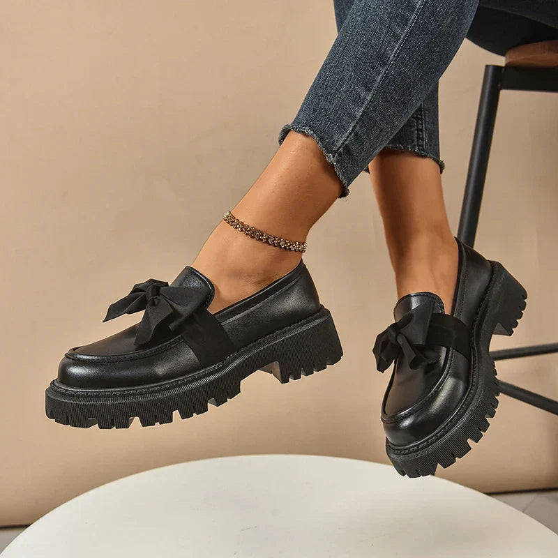 Zapato de plataforma con lazo