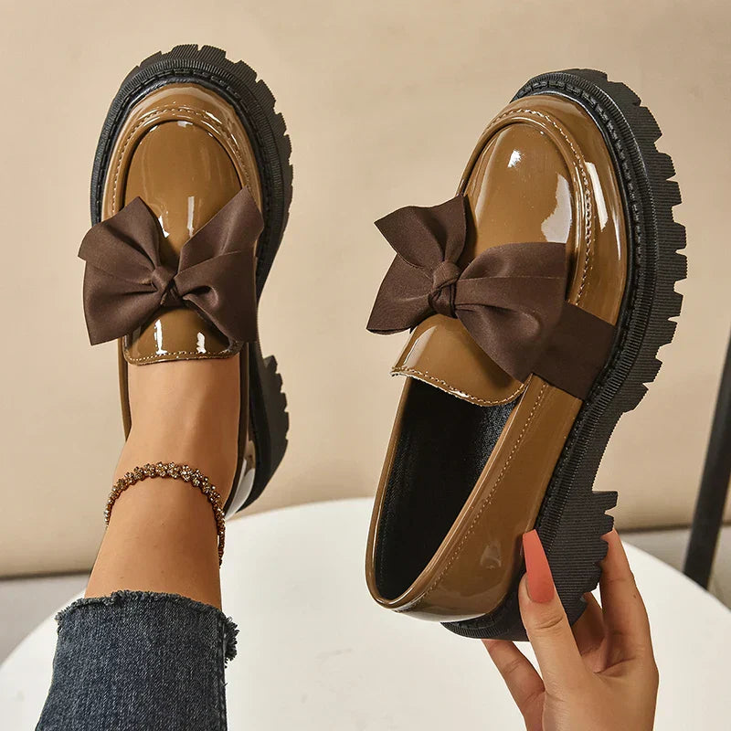Zapato de plataforma con lazo