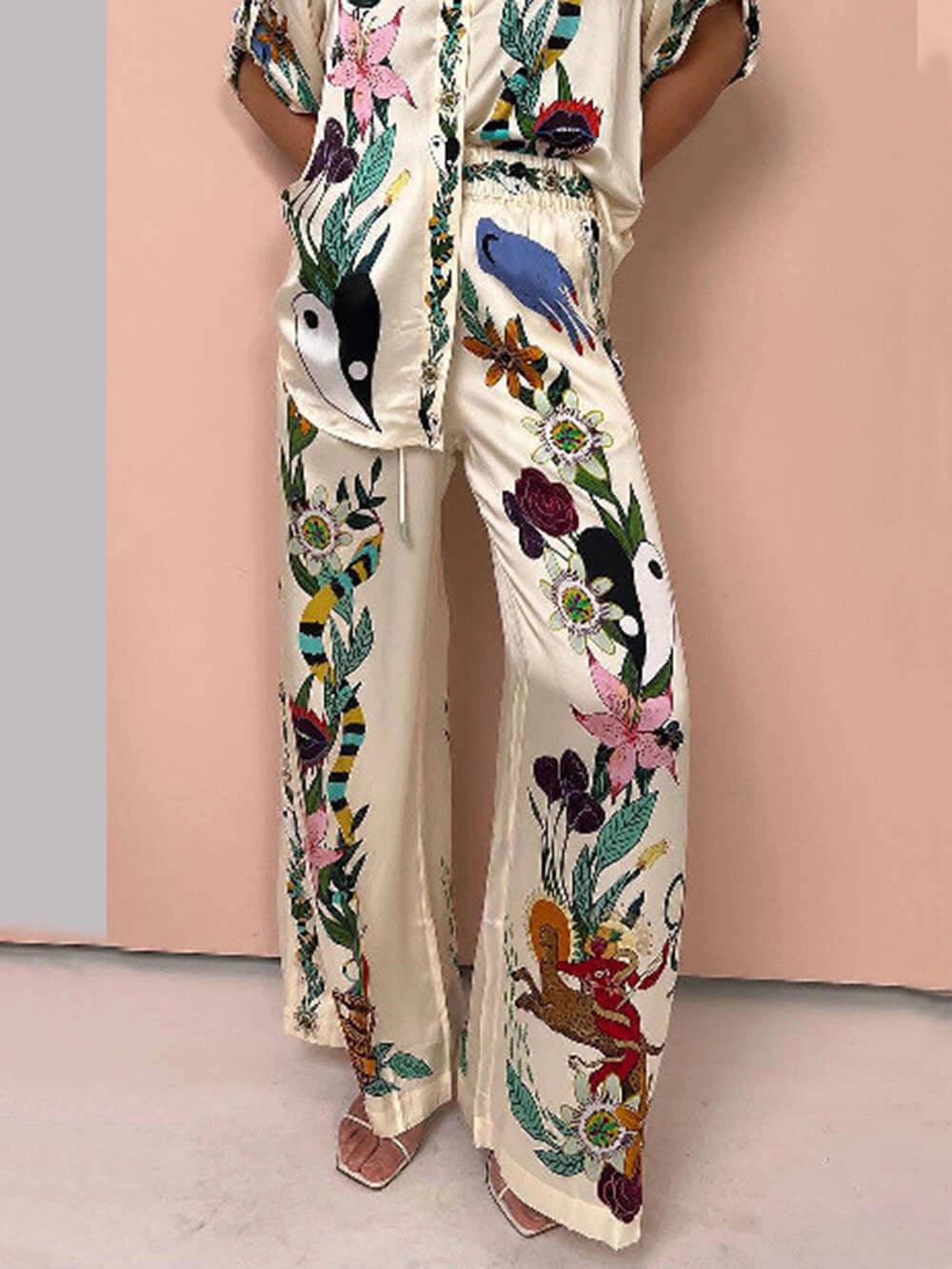 Conjunto de camisa y pantalones con estampado exclusivo en satén