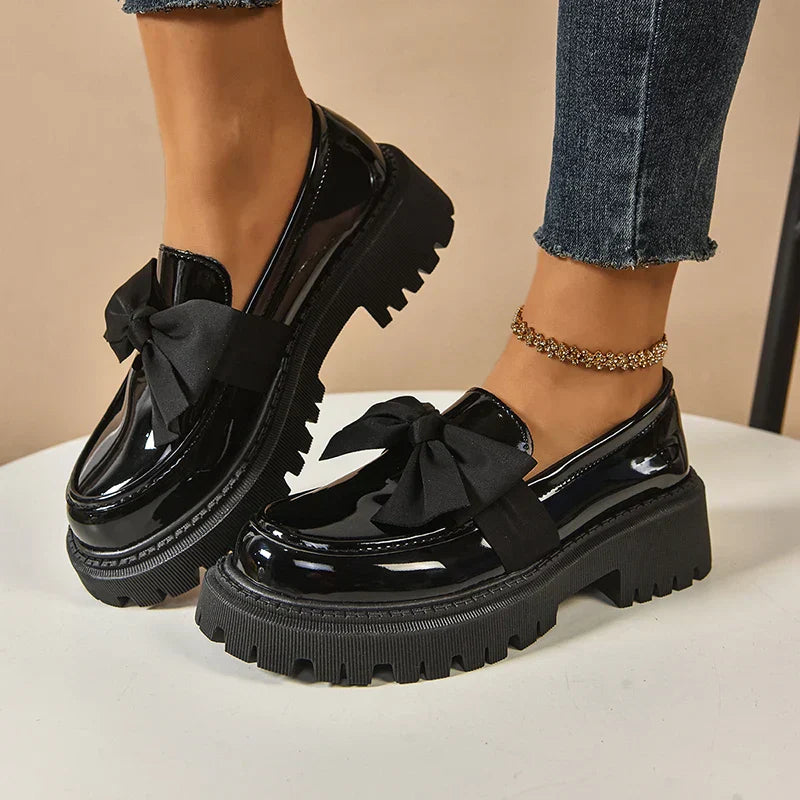 Zapato de plataforma con lazo