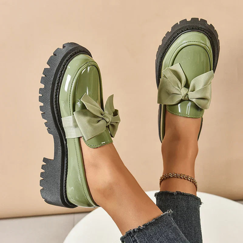 Zapato de plataforma con lazo