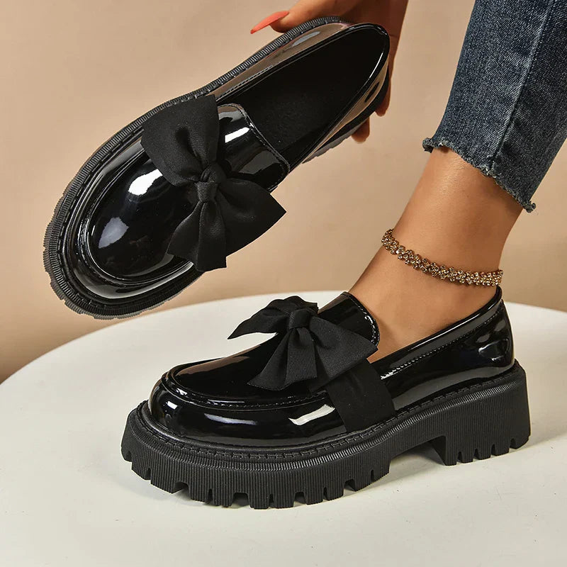 Zapato de plataforma con lazo
