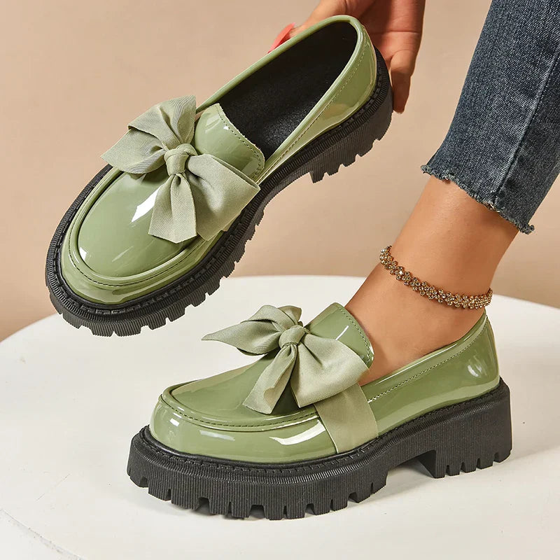 Zapato de plataforma con lazo