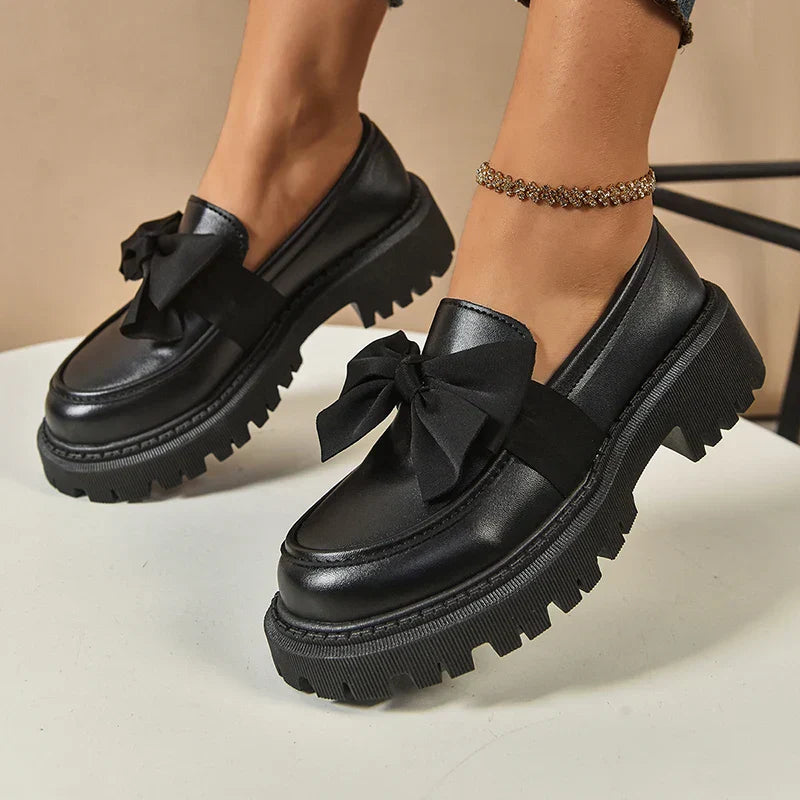 Zapato de plataforma con lazo