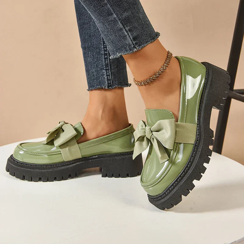 Zapato de plataforma con lazo