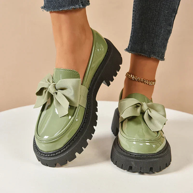 Zapato de plataforma con lazo