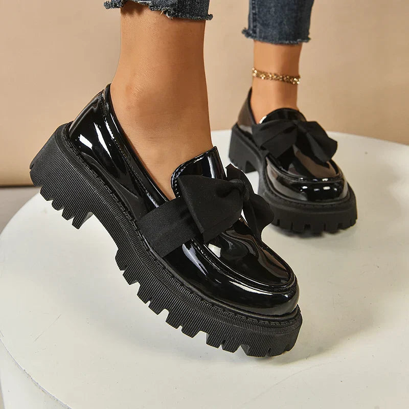 Zapato de plataforma con lazo