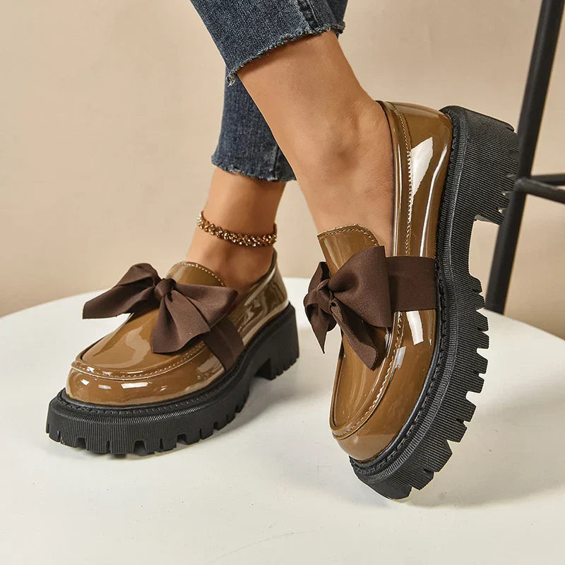 Zapato de plataforma con lazo