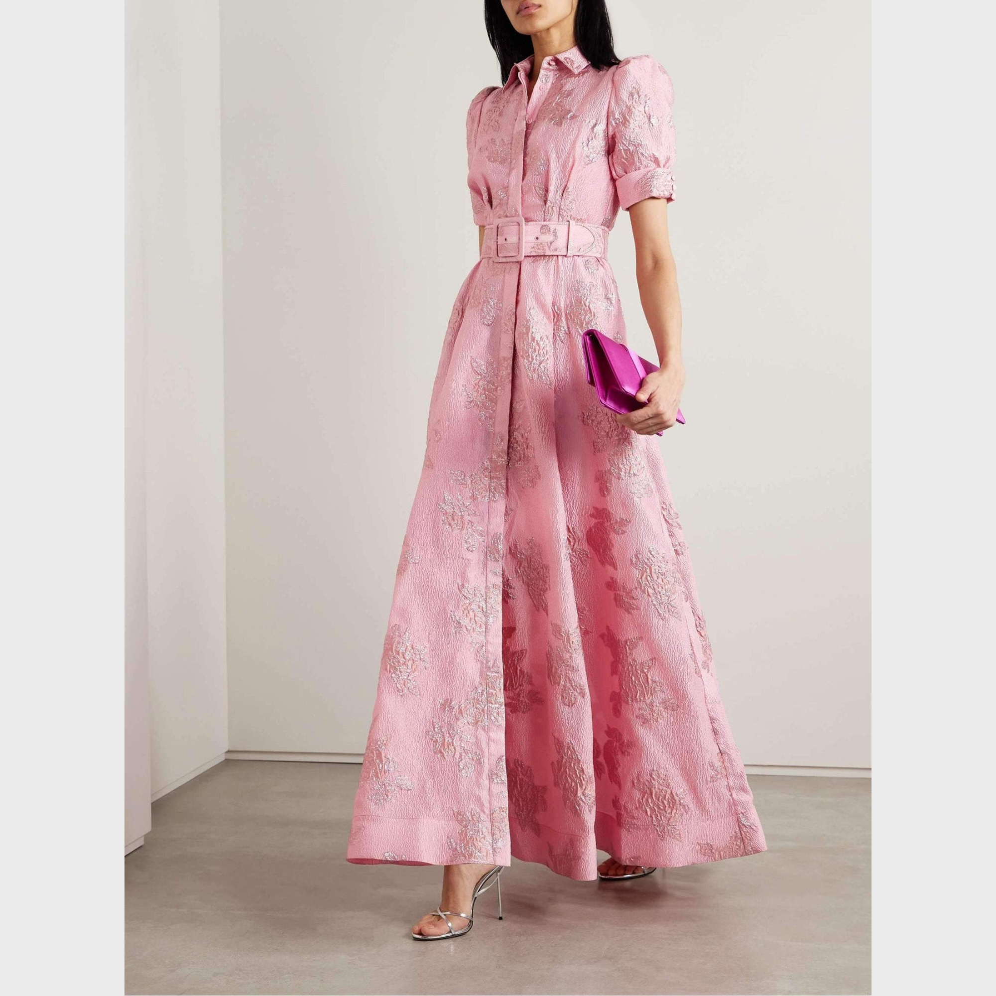 VESTIDO ROSA CON MANGAS ABULLONADAS