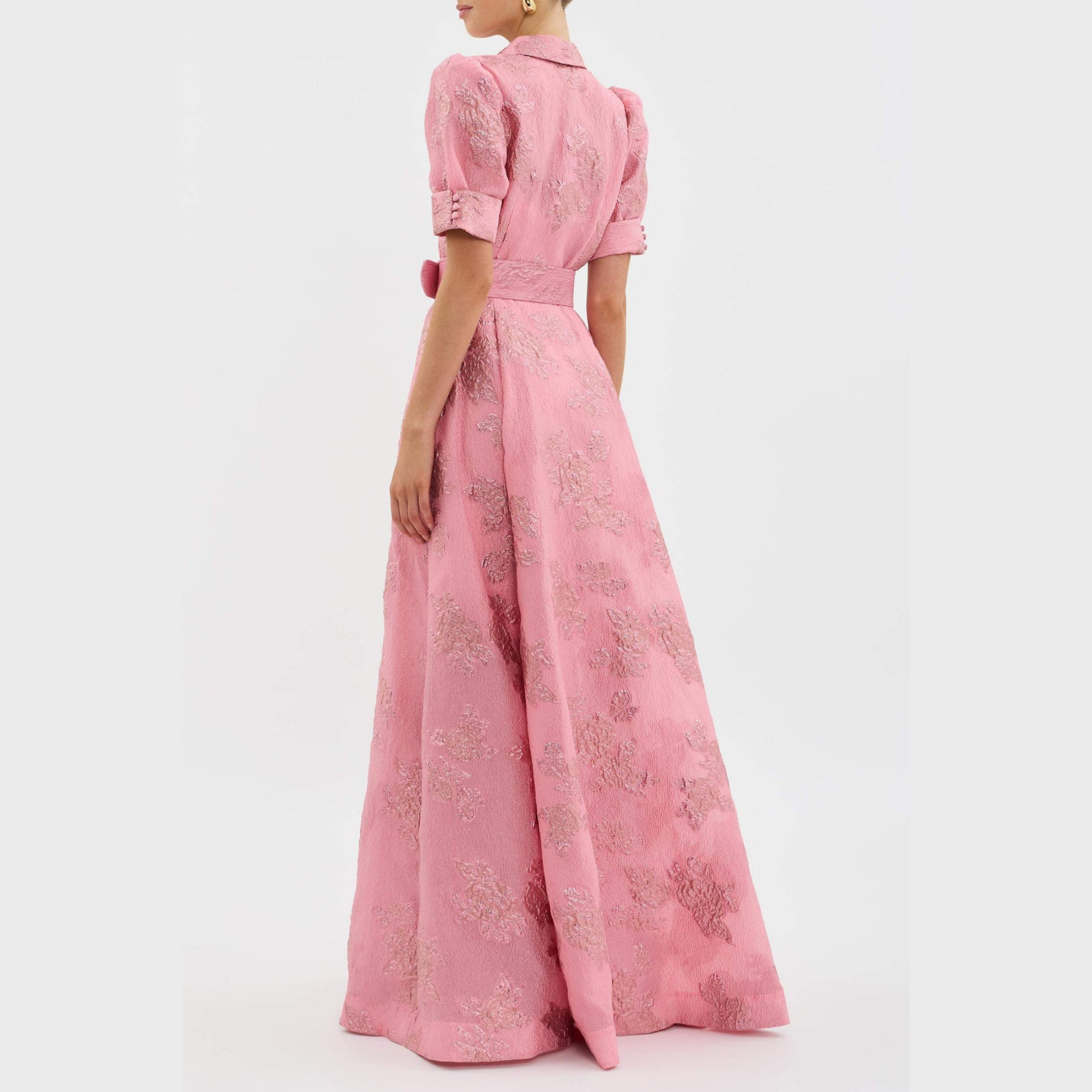 VESTIDO ROSA CON MANGAS ABULLONADAS