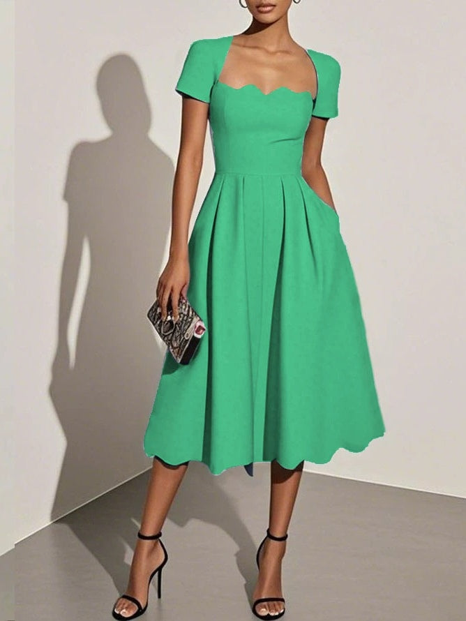 Vestido con escote cuadrado y manga corta