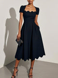 Vestido con escote cuadrado y manga corta