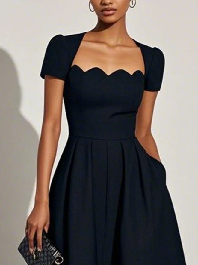 Vestido con escote cuadrado y manga corta