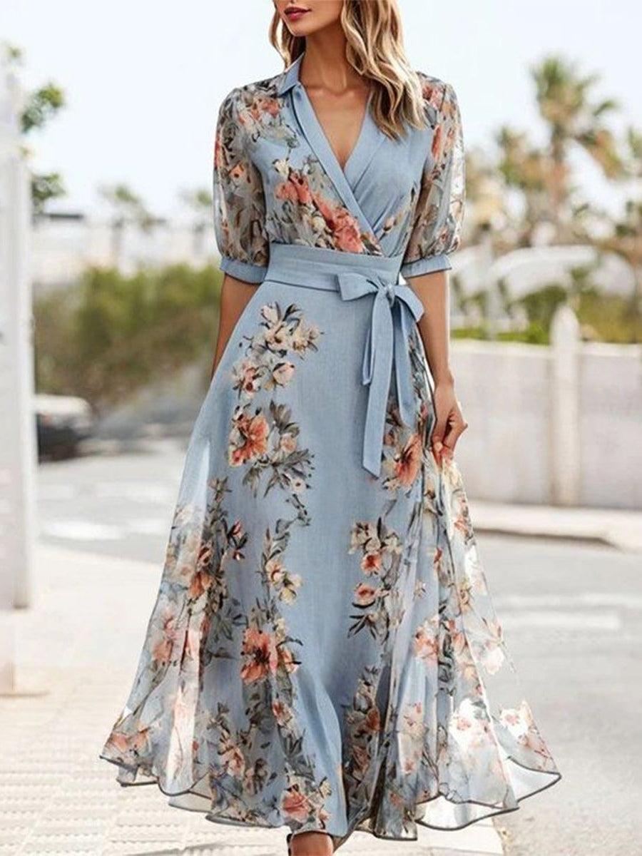 Vestido manga corta y lazo en la cintura con estampado