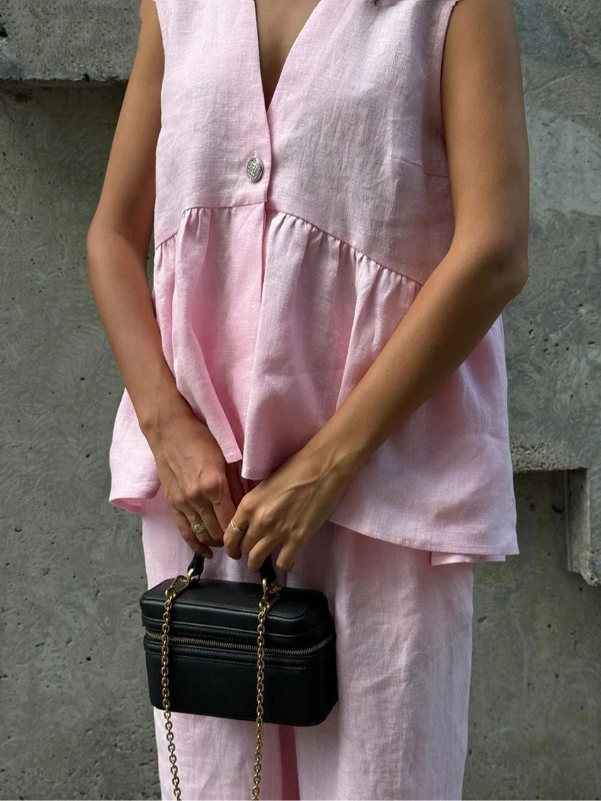 Conjunto con volantes y cuello en V