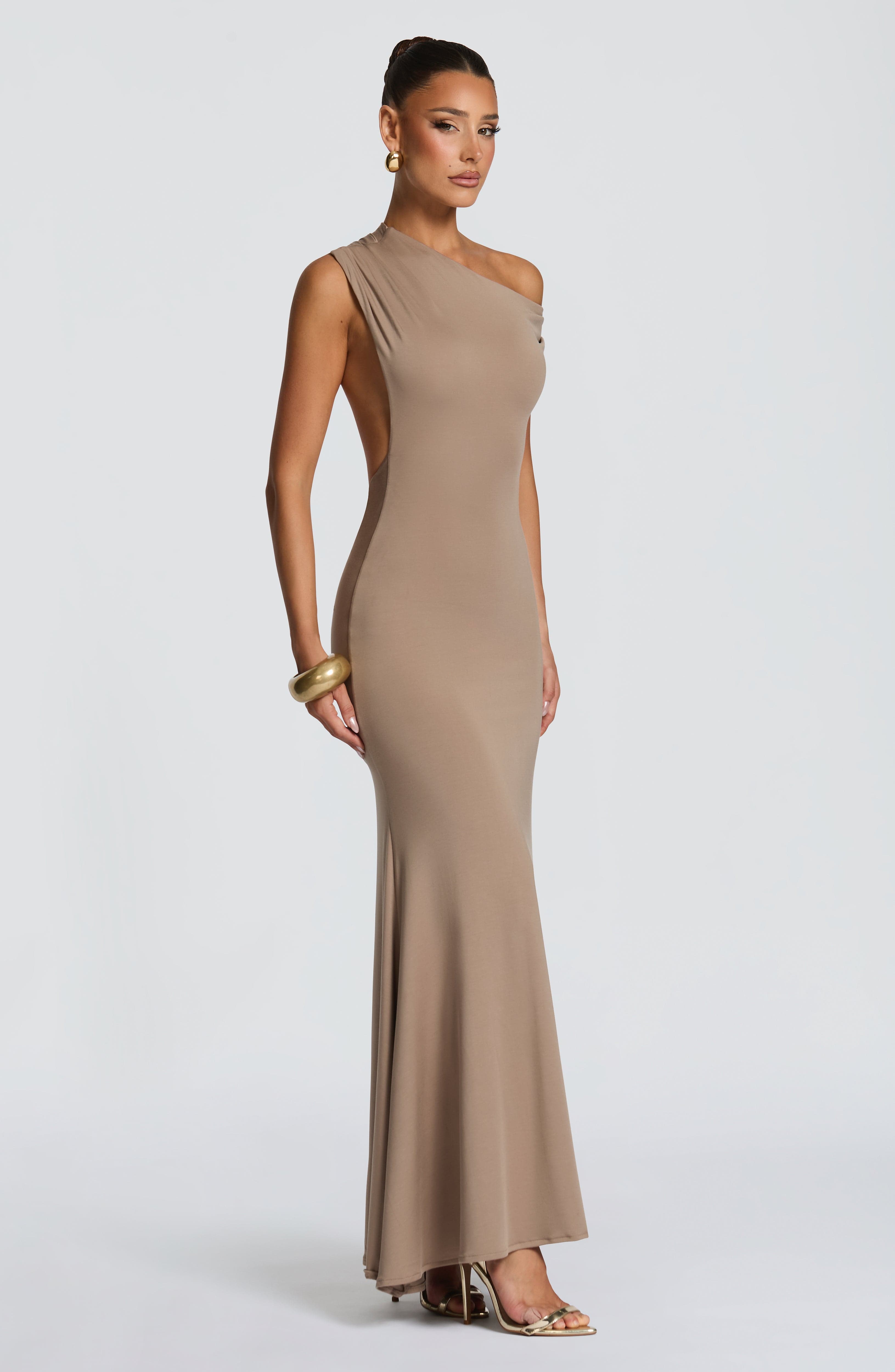 VESTIDO MAXI ASIMÉTRICO ESPALDA ABIERTA