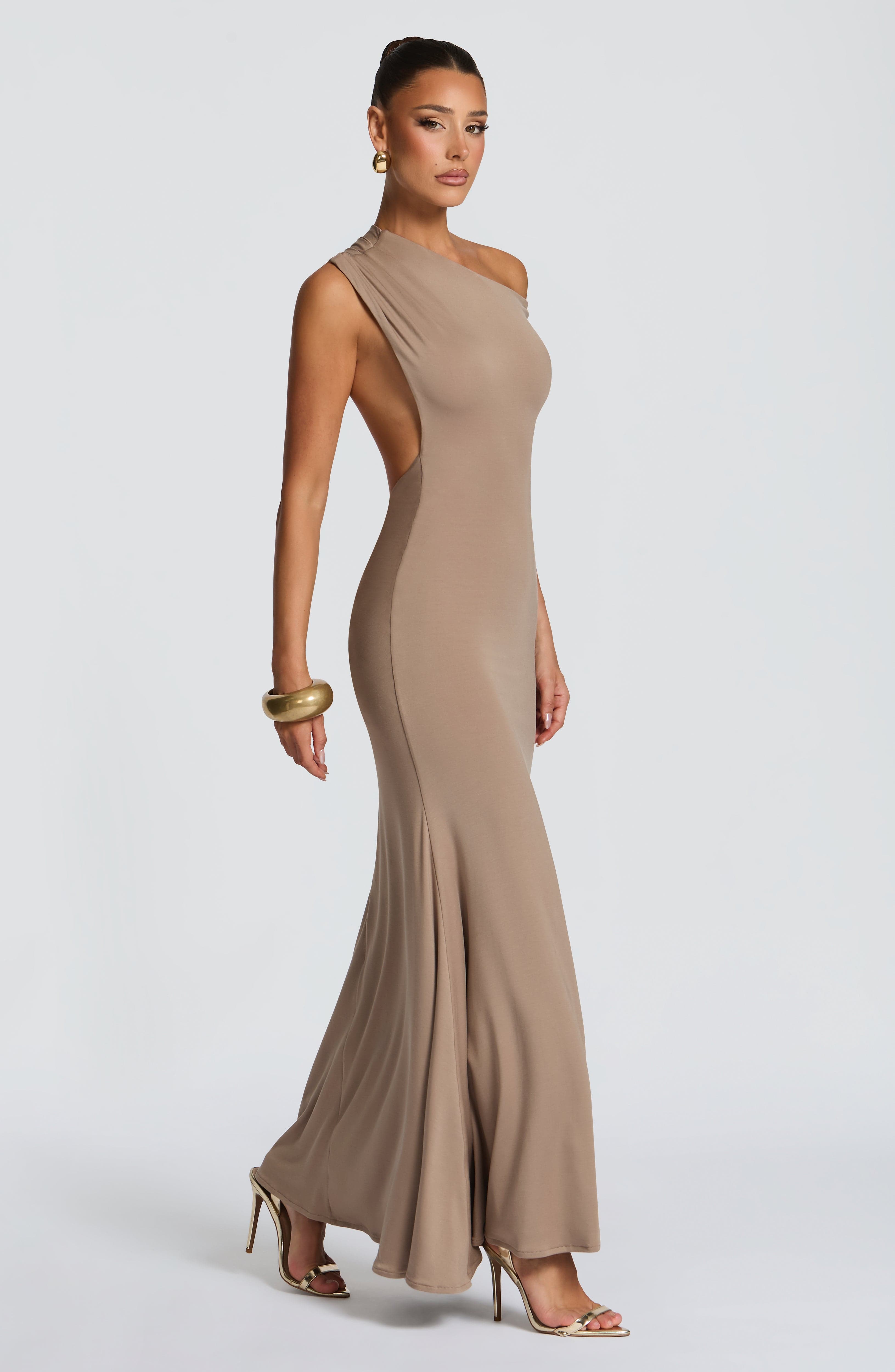 VESTIDO MAXI ASIMÉTRICO ESPALDA ABIERTA
