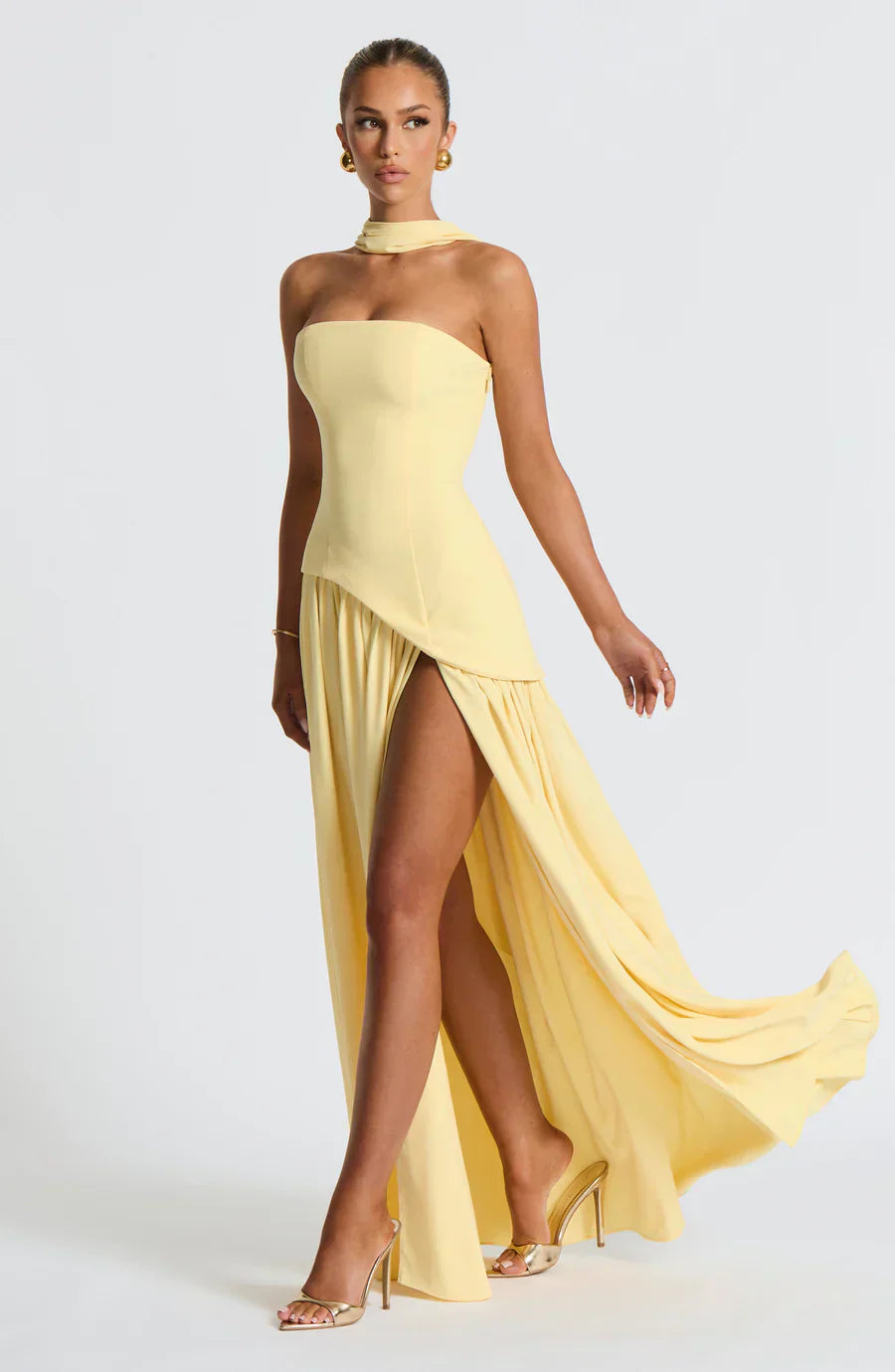 VESTIDO LARGO ASIMÉTRICO CON ABERTURA