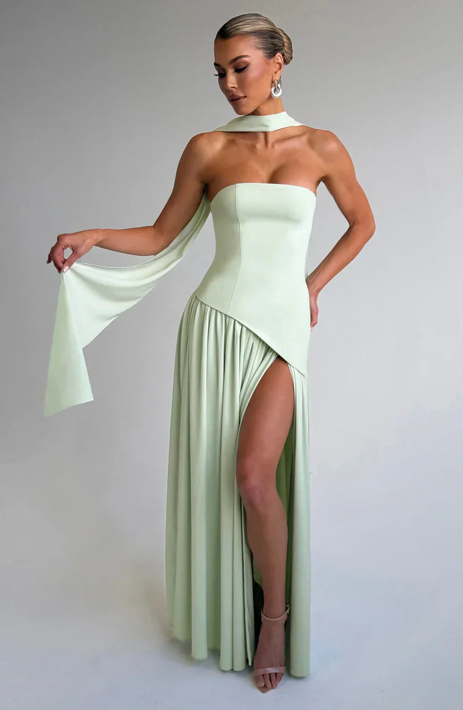 VESTIDO LARGO ASIMÉTRICO CON ABERTURA